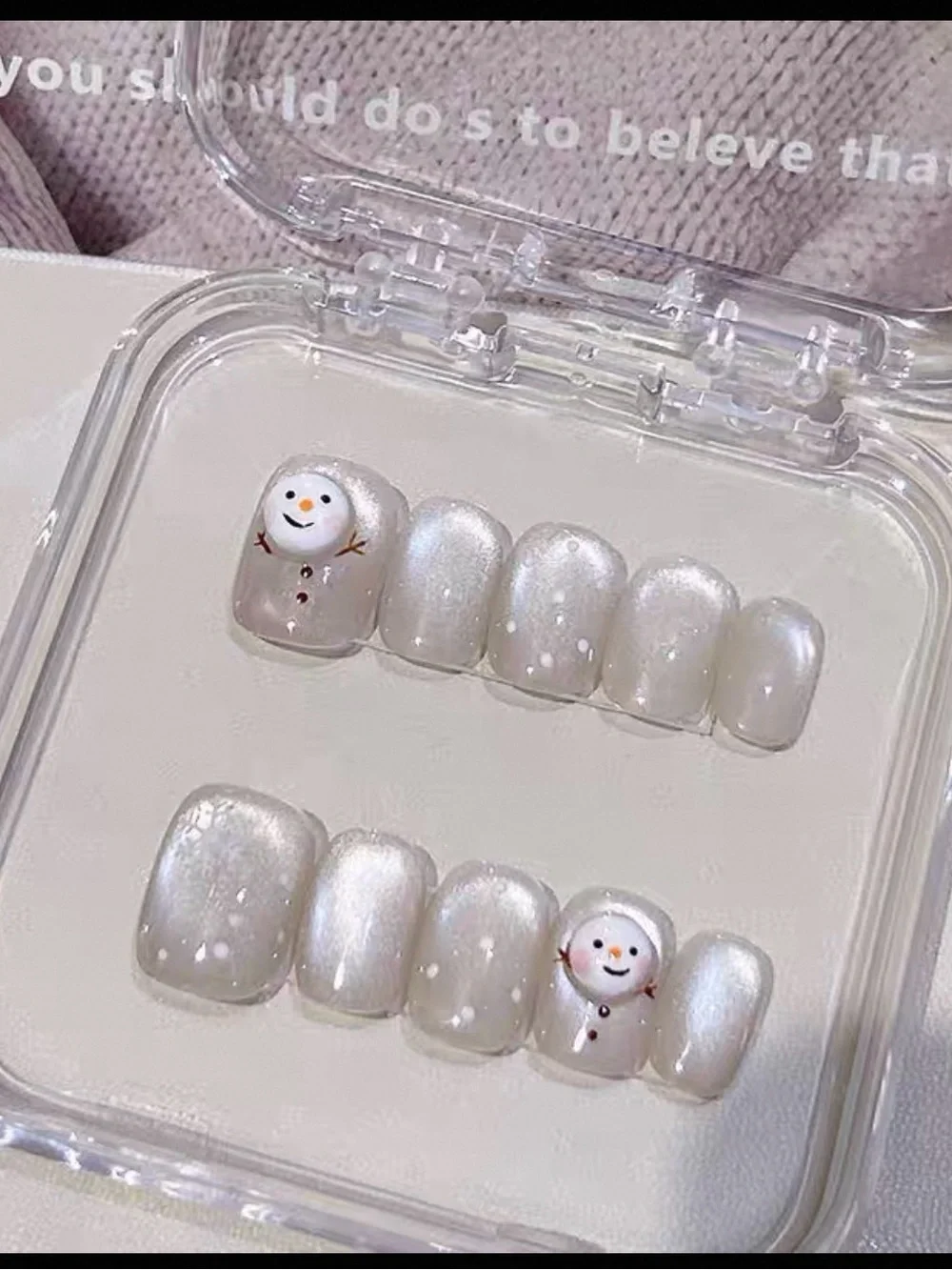 Mois Studio Pearlescent White Snowman & Snowflake Press-On Nails size S